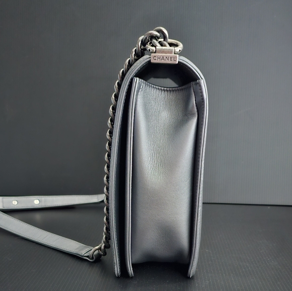 Authentic Pre-loved CHANEL 2014 Fall/Winter Boy Bag Dark Silver Large - Picture 4 of 16